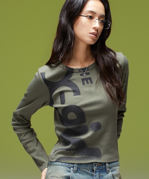 X-girl(エックスガール)の「HEAVY DISTRESSED LOGO L/S BABY TEE(Tシャツ/カットソー・レディース・ブラック/オリーブ/ブラウン・S/M)」の13枚目の写真