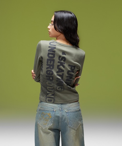 X-girl(エックスガール)の「HEAVY DISTRESSED LOGO L/S BABY TEE(Tシャツ/カットソー・レディース・ブラック/オリーブ/ブラウン・S/M)」の15枚目の写真