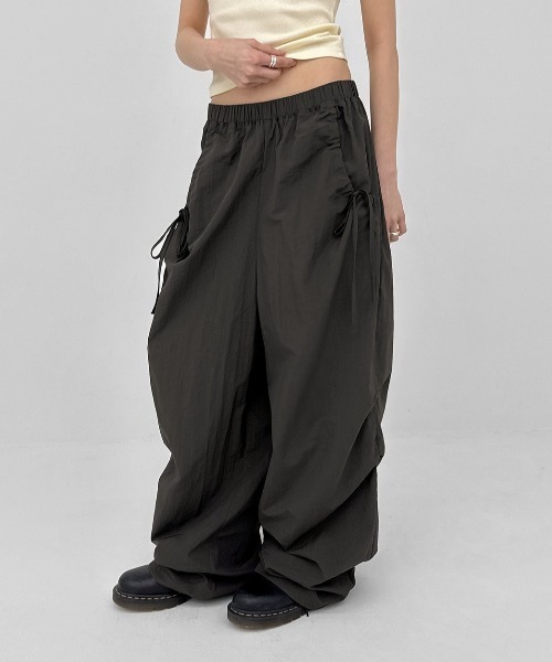 BLACKUP（ブラックアップ）の「[MADE] ティラスストリングナイロンバンディングパンツ（その他パンツ・レディース・チャコール/ベージュ・FREE）」の2枚目の写真