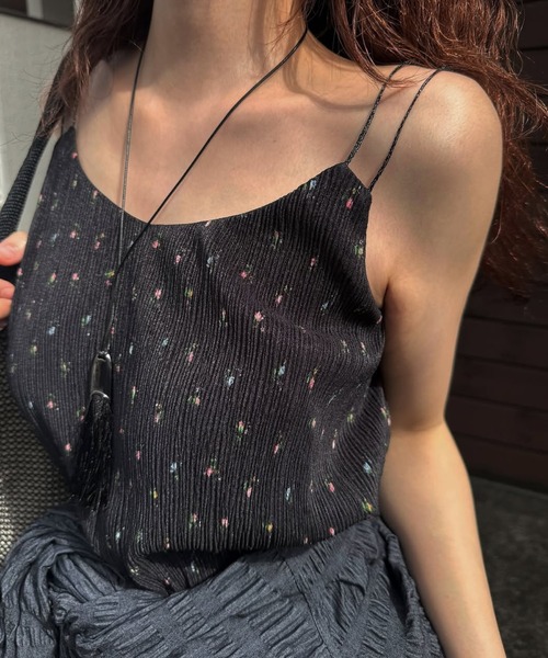 WILLFULLY(ウィルフリー)の「glitter cord flare pleats camisole(キャミソール・レディース・ダークブラウン/ブラック系その他/モスグリーン・FREE)」の4枚目の写真