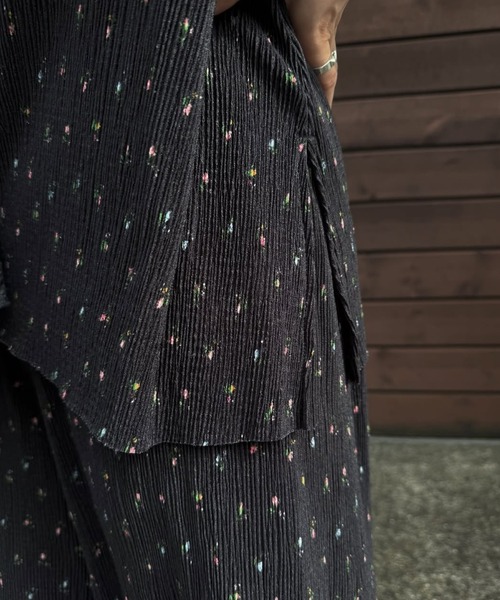 WILLFULLY(ウィルフリー)の「glitter cord flare pleats camisole(キャミソール・レディース・ダークブラウン/ブラック系その他/モスグリーン・FREE)」の11枚目の写真