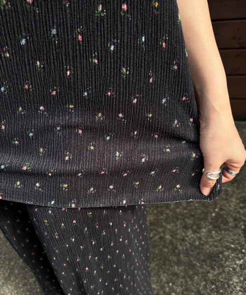 WILLFULLY(ウィルフリー)の「glitter cord flare pleats camisole(キャミソール・レディース・ダークブラウン/ブラック系その他/モスグリーン・FREE)」の12枚目の写真