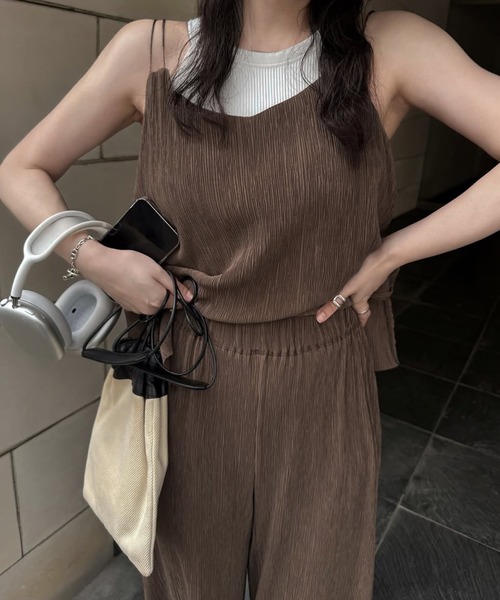 WILLFULLY(ウィルフリー)の「glitter cord flare pleats camisole(キャミソール・レディース・ダークブラウン/ブラック系その他/モスグリーン・FREE)」の21枚目の写真