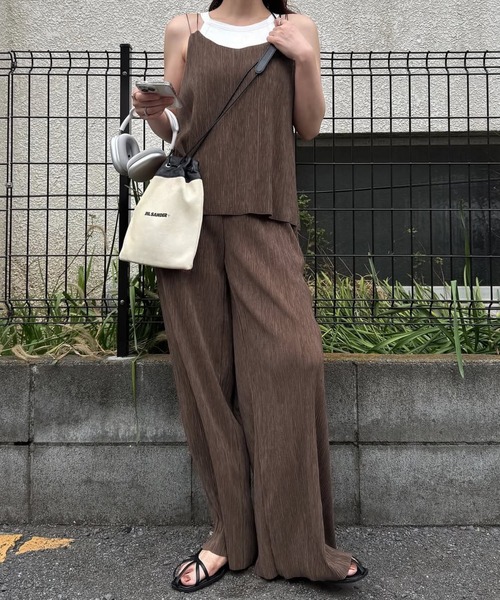 WILLFULLY(ウィルフリー)の「glitter cord flare pleats camisole(キャミソール・レディース・ダークブラウン/ブラック系その他/モスグリーン・FREE)」の22枚目の写真