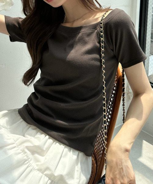 Ada.（エイダ）の「ワイドネック ベーシック ミニマル Tシャツ（Tシャツ/カットソー・レディース・アイボリー/ブラウン/ブラック/オフホワイト・FREE）」の9枚目の写真
