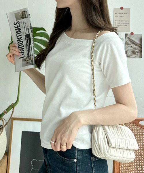 Ada.（エイダ）の「ワイドネック ベーシック ミニマル Tシャツ（Tシャツ/カットソー・レディース・アイボリー/ブラウン/ブラック/オフホワイト・FREE）」の18枚目の写真