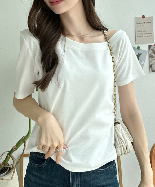 Ada.（エイダ）の「ワイドネック ベーシック ミニマル Tシャツ（Tシャツ/カットソー・レディース・アイボリー/ブラウン/ブラック/オフホワイト・FREE）」の21枚目の写真