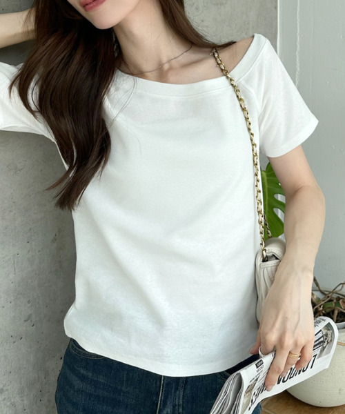 Ada.（エイダ）の「ワイドネック ベーシック ミニマル Tシャツ（Tシャツ/カットソー・レディース・アイボリー/ブラウン/ブラック/オフホワイト・FREE）」の17枚目の写真