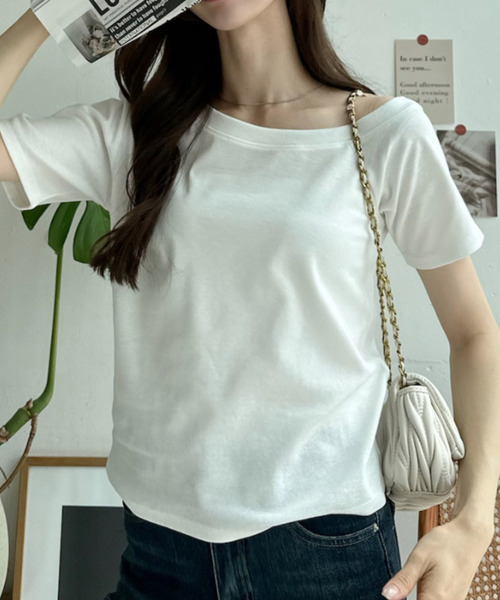 Ada.（エイダ）の「ワイドネック ベーシック ミニマル Tシャツ（Tシャツ/カットソー・レディース・アイボリー/ブラウン/ブラック/オフホワイト・FREE）」の22枚目の写真
