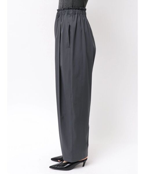 ELENDEEK(エレンディーク)の「イージータックコクーンパンツ(その他パンツ・レディース・チャコールグレー/ブルー・1/2)」の17枚目の写真