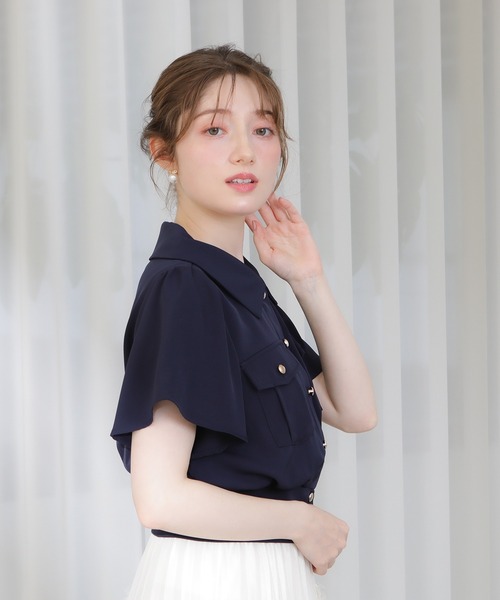 ASTORIA ODIER(アストリアオディール)の「ゴールドボタンクロップドシャツ(シャツ/ブラウス・レディース・ピンクベージュ/ホワイト/ネイビー・MEDIUM)」の5枚目の写真
