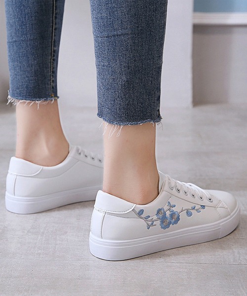 Lace Ladies(レースレディース)の「配色 フラワー レースアップ ローカット スニーカー(スニーカー・レディース・ブルー/ピンク・22.5cm/23cm/23.5cm/24cm/24.5cm/25cm)」の5枚目の写真