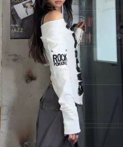 Vipoa(ヴィポア)の「グラフィックプリントオフショルダーカットソー(Tシャツ/カットソー・レディース・ブラック/ホワイト・FREE)」の5枚目の写真