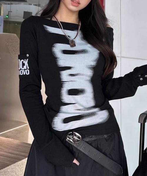 Vipoa(ヴィポア)の「グラフィックプリントオフショルダーカットソー(Tシャツ/カットソー・レディース・ブラック/ホワイト・FREE)」の12枚目の写真