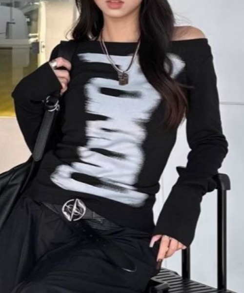 Vipoa(ヴィポア)の「グラフィックプリントオフショルダーカットソー(Tシャツ/カットソー・レディース・ブラック/ホワイト・FREE)」の14枚目の写真