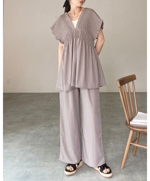 She's Closet(シーズクローゼット)の「深Vネック フレンチスリーブ 楊柳 シャーリング チュニック&ワイドパンツ セットアップ(セットアップ・レディース・チャコールグレー/ブラック/グレイッシュベージュ・FREE)」の22枚目の写真