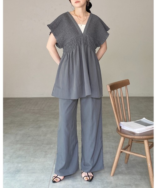 She's Closet(シーズクローゼット)の「深Vネック フレンチスリーブ 楊柳 シャーリング チュニック&ワイドパンツ セットアップ(セットアップ・レディース・チャコールグレー/ブラック/グレイッシュベージュ・FREE)」の21枚目の写真