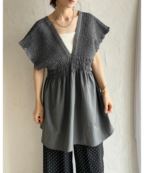 She's Closet(シーズクローゼット)の「深Vネック フレンチスリーブ 楊柳 シャーリング チュニック&ワイドパンツ セットアップ(セットアップ・レディース・チャコールグレー/ブラック/グレイッシュベージュ・FREE)」の20枚目の写真