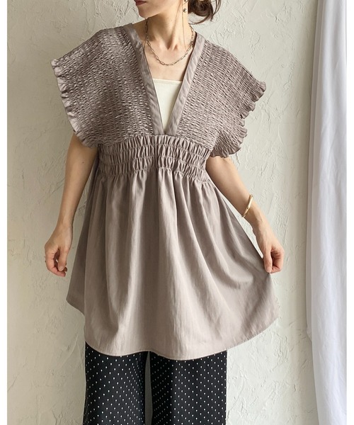 She's Closet(シーズクローゼット)の「深Vネック フレンチスリーブ 楊柳 シャーリング チュニック&ワイドパンツ セットアップ(セットアップ・レディース・チャコールグレー/ブラック/グレイッシュベージュ・FREE)」の17枚目の写真