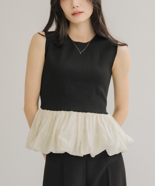 NEUNA(ヌナ)の「【全骨格スタイルアップ◎】ペプラムバルーンノースリトップス(Tシャツ/カットソー・レディース・ブラック/アイボリー・FREE)」の2枚目の写真