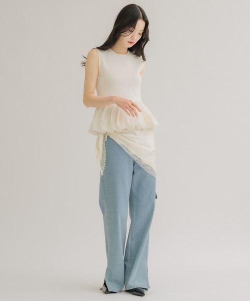 NEUNA(ヌナ)の「【全骨格スタイルアップ◎】ペプラムバルーンノースリトップス(Tシャツ/カットソー・レディース・ブラック/アイボリー・FREE)」の4枚目の写真