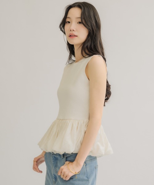 NEUNA(ヌナ)の「【全骨格スタイルアップ◎】ペプラムバルーンノースリトップス(Tシャツ/カットソー・レディース・ブラック/アイボリー・FREE)」の21枚目の写真