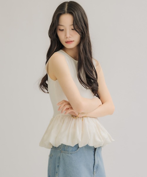 NEUNA(ヌナ)の「【全骨格スタイルアップ◎】ペプラムバルーンノースリトップス(Tシャツ/カットソー・レディース・ブラック/アイボリー・FREE)」の20枚目の写真