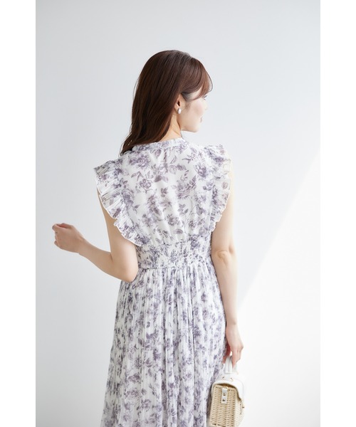 tocco closet（トッコ　クローゼット）の「リボン付きウエストシャーリングアンティークフラワープリントプリーツワンピース（ワンピース・レディース・チャコールグレー/バーガンディー・M）」の12枚目の写真