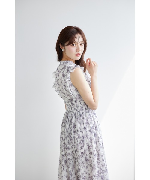 tocco closet（トッコ　クローゼット）の「リボン付きウエストシャーリングアンティークフラワープリントプリーツワンピース（ワンピース・レディース・チャコールグレー/バーガンディー・M）」の11枚目の写真