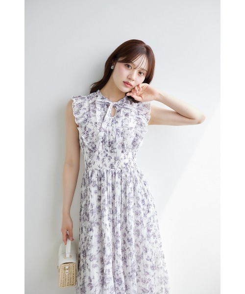tocco closet（トッコ　クローゼット）の「リボン付きウエストシャーリングアンティークフラワープリントプリーツワンピース（ワンピース・レディース・チャコールグレー/バーガンディー・M）」の7枚目の写真