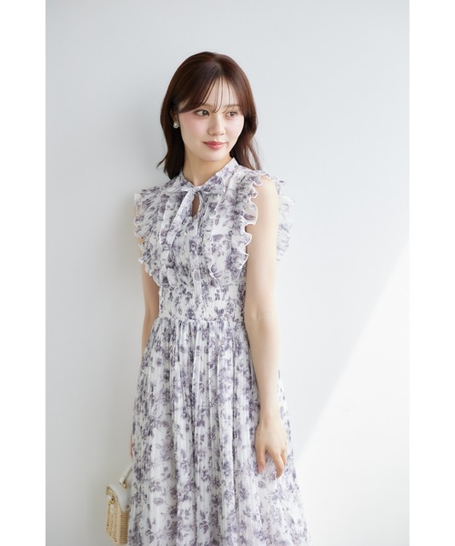 tocco closet（トッコ　クローゼット）の「リボン付きウエストシャーリングアンティークフラワープリントプリーツワンピース（ワンピース・レディース・チャコールグレー/バーガンディー・M）」の8枚目の写真
