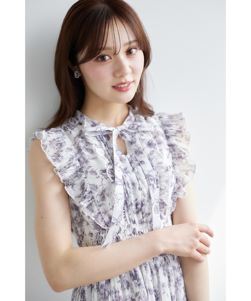 tocco closet（トッコ　クローゼット）の「リボン付きウエストシャーリングアンティークフラワープリントプリーツワンピース（ワンピース・レディース・チャコールグレー/バーガンディー・M）」の10枚目の写真