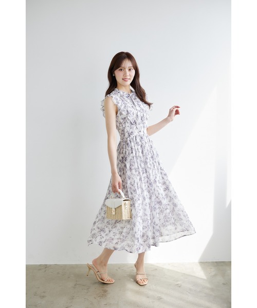 tocco closet（トッコ　クローゼット）の「リボン付きウエストシャーリングアンティークフラワープリントプリーツワンピース（ワンピース・レディース・チャコールグレー/バーガンディー・M）」の4枚目の写真