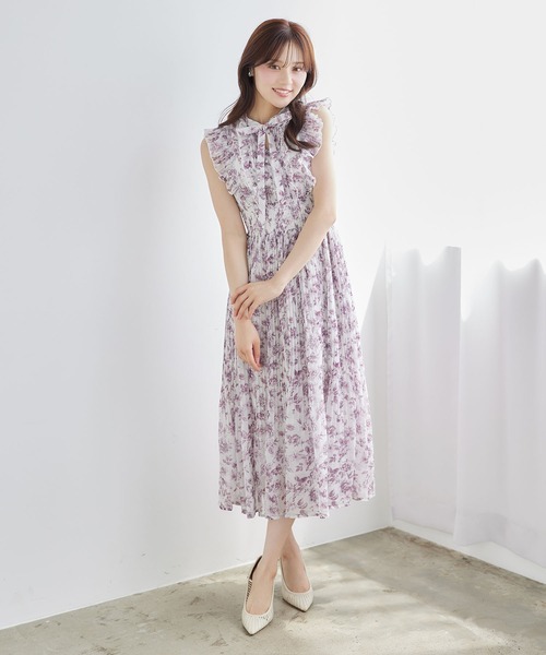tocco closet（トッコ　クローゼット）の「リボン付きウエストシャーリングアンティークフラワープリントプリーツワンピース（ワンピース・レディース・チャコールグレー/バーガンディー・M）」の18枚目の写真