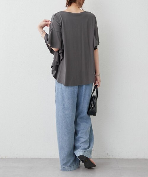Remind me and forever(リマインドミーアンドフォーエバー)の「【接触冷感ひんやりタッチ】袖フレアーワイドTシャツ(Tシャツ/カットソー・レディース・オフホワイト/チャコールグレー/ブラック・FREE)」の12枚目の写真
