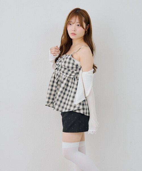 continuer de NICE CLAUP(コンティニューデナイスクラップ)の「胸元のリボンツイストがかわいい、キャミブラウス(シャツ/ブラウス・レディース・チェック/ブラック/オフホワイト/ドット・FREE)」の16枚目の写真