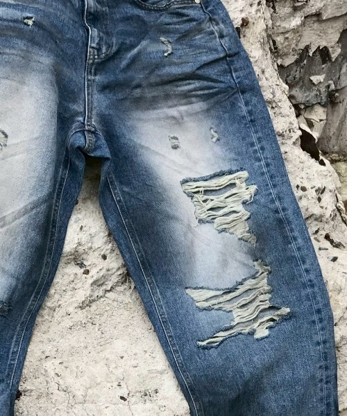 Chikashitsu +(チカシツプラス)の「【Chikashitsu +】super-destroyed damage wide denim pants / 【チカシツプラス】スーパーデストロイドダメージワイドデニムパンツ(デニムパンツ・メンズ・ブルー・M/S)」の3枚目の写真