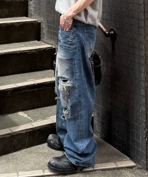 Chikashitsu +(チカシツプラス)の「【Chikashitsu +】super-destroyed damage wide denim pants / 【チカシツプラス】スーパーデストロイドダメージワイドデニムパンツ(デニムパンツ・メンズ・ブルー・M/S)」の12枚目の写真