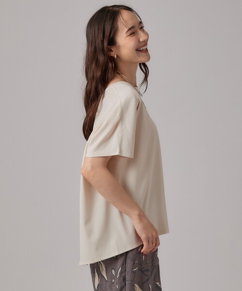 SHOO・LA・RUE(シューラルー)の「【体型カバー/S-LL】後ろ姿も映える 異素材ドッキングトップス(Tシャツ/カットソー・レディース・ホワイト/ブラック/ライトベージュ/ベビーピンク・01/02/03/04)」の6枚目の写真