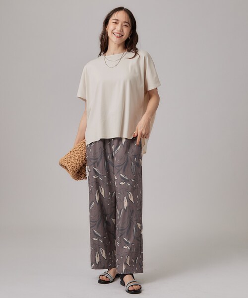 SHOO・LA・RUE(シューラルー)の「【体型カバー/S-LL】後ろ姿も映える 異素材ドッキングトップス(Tシャツ/カットソー・レディース・ホワイト/ブラック/ライトベージュ/ベビーピンク・01/02/03/04)」の7枚目の写真