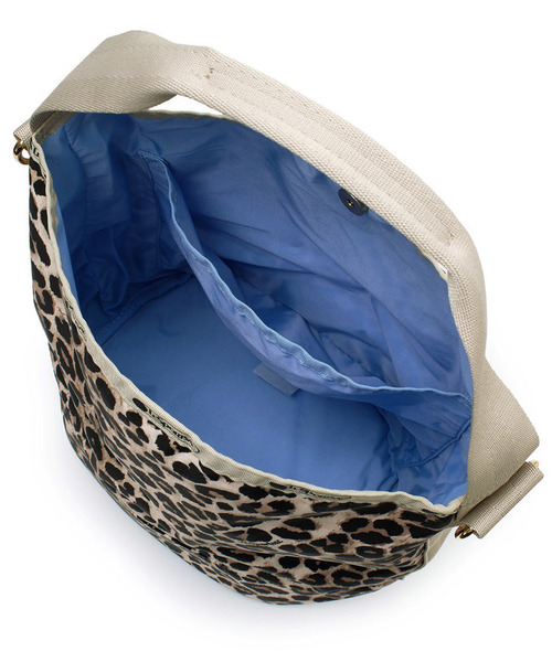 LeSportsac(レスポートサック)の「CONVERTIBLE BUCKET BAG ラテレオパード(ショルダーバッグ・レディース・ベージュ・FREE)」の8枚目の写真