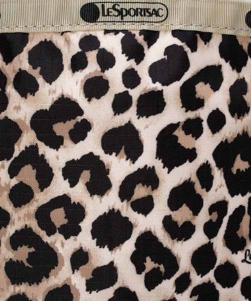 LeSportsac(レスポートサック)の「CONVERTIBLE BUCKET BAG ラテレオパード(ショルダーバッグ・レディース・ベージュ・FREE)」の9枚目の写真