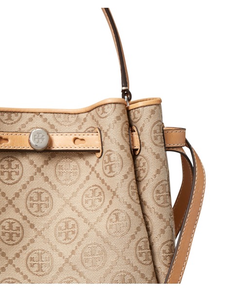 TORY BURCH(トリーバーチ)の「ロミー Tモノグラム バケットバッグ(ショルダーバッグ・レディース・サンドベージュ・ONE SIZE)」の3枚目の写真