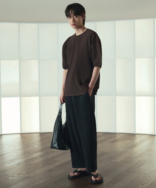 TNGT（ティーエヌジーティー）の「TNGT(ティーエヌジーティー)Yoyogi プリーツテーパードパンツ（その他パンツ・メンズ・ブラウン/ネイビー/ブラック・L/M）」の4枚目の写真