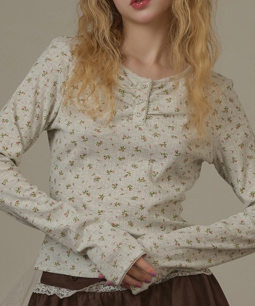hazyl(ヘイジル)の「gather henry long sleeve T-shirt/ギャザーヘンリーロンT(Tシャツ/カットソー・レディース・ネイビー/オフホワイト/ナチュラル・フリー)」の4枚目の写真