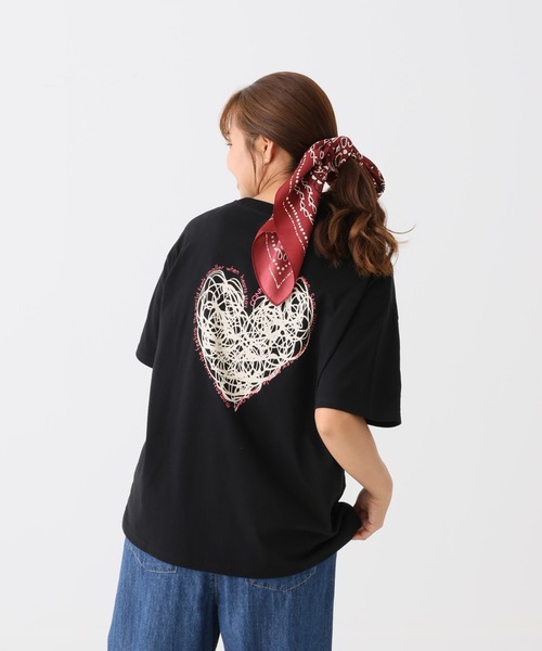 HEART MARKET(ハートマーケット)の「ぐるぐるハートT(ハートの日スペシャルデザイン)(Tシャツ/カットソー・レディース・ナチュラル/ホワイト/ブラック/チャコール・FREE)」の2枚目の写真