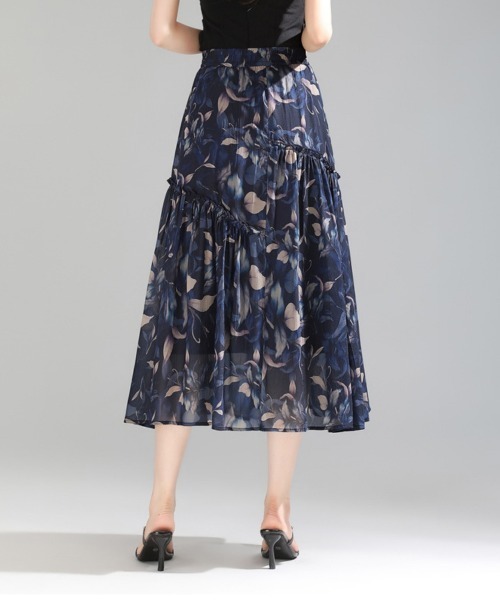 center i(センターアイ)の「花柄プリント ランダムティアード ロングフレアスカート(スカート・レディース・ブラウン/ネイビー・FREE)」の7枚目の写真