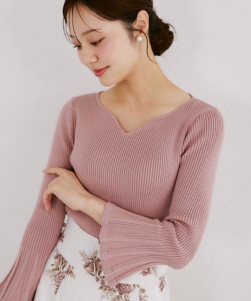 tocco closet（トッコ　クローゼット）の「ハートネックフレアスリーブリブニットプルオーバー（ニット/セーター・レディース・ブラック/ピンク/アイボリー・M）」の3枚目の写真