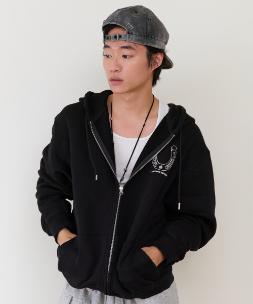 THEVINYLHOUSE（ザバイニルハウス）の「LUCKY HOUSE HOODIE ZIP-UP BLACK（パーカー・メンズ・その他・SMALL/MEDIUM/LARGE）」の2枚目の写真