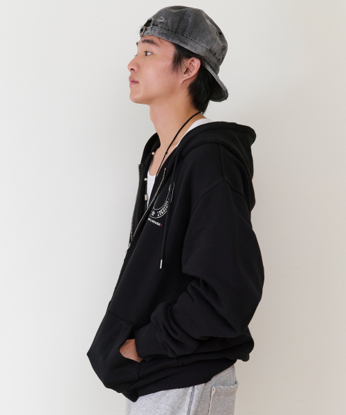 THEVINYLHOUSE（ザバイニルハウス）の「LUCKY HOUSE HOODIE ZIP-UP BLACK（パーカー・メンズ・その他・SMALL/MEDIUM/LARGE）」の3枚目の写真